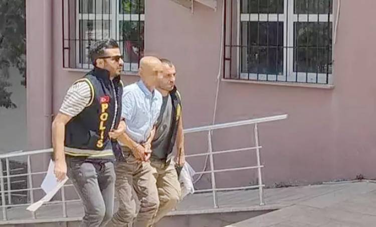 Eşini bıçakla ağır yaraladı