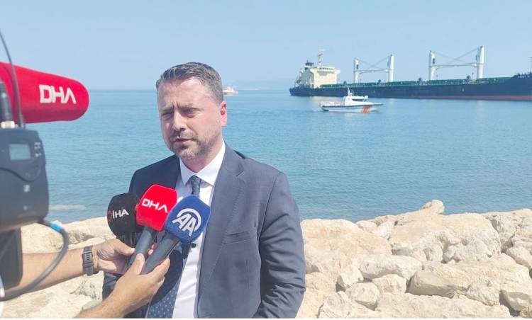 Şarköy'de karaya oturan kuru yük gemisi kurtarıldı