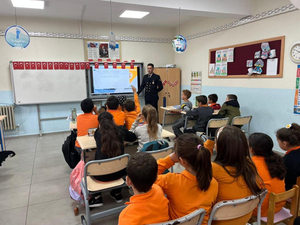 Sahil Güvenlik Öğrencileri Bilgilendirdi