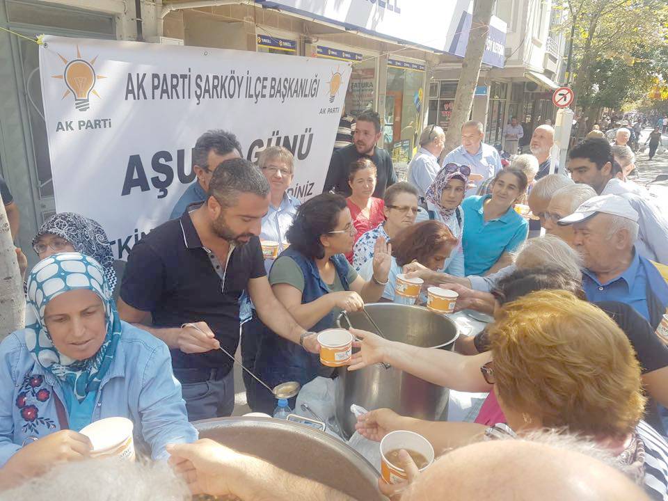 Ak Parti Şarköy'de Bin Kişilik Aşure Dağıttı