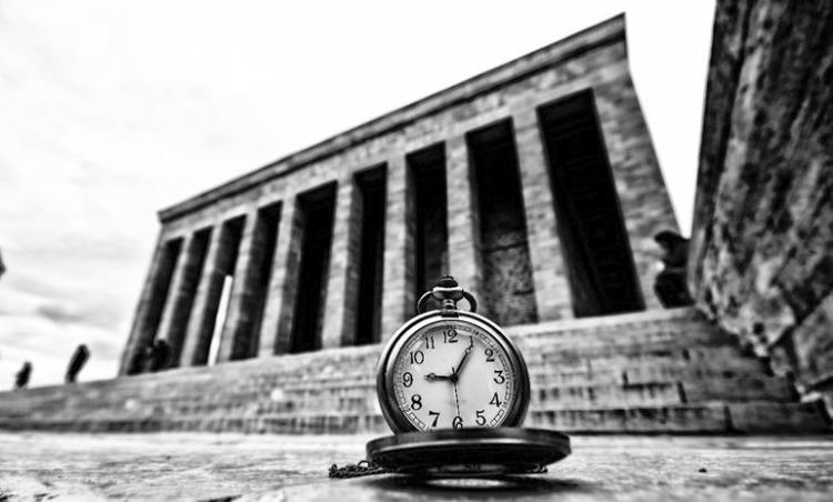 Atamızı, özlem, rahmet, minnet ve saygıyla anıyoruz