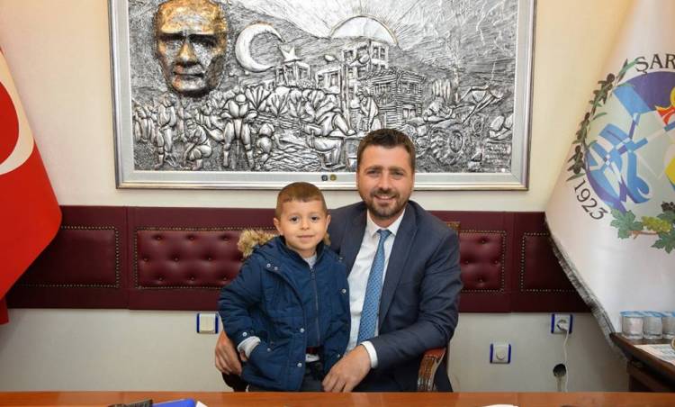  BAŞKAN ALPAY VAR 23 NİSAN ULUSAL EGEMENLİK VE ÇOCUK BAYRAMINI KUTLADI