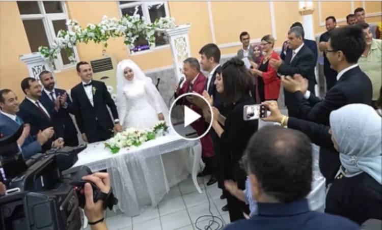 Bürokrat ve Siyasileri Buluşturan Düğün