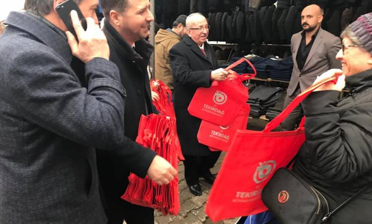 Büyükşehir Belediye Başkanı Albayrak Bez Torba Dağıttı