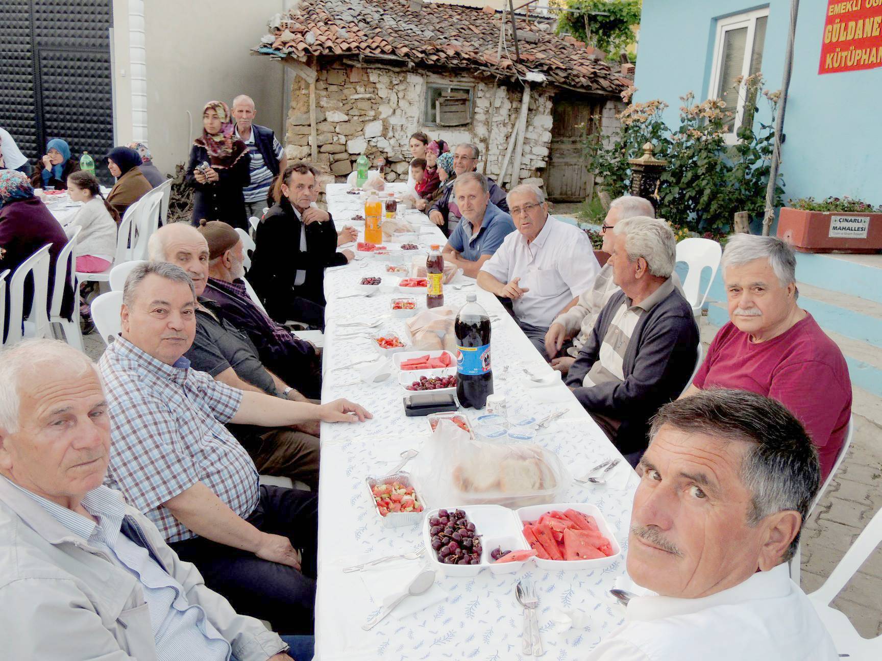 Çınarlı Muhtarlığı 700 Kişiye İftar Verdi