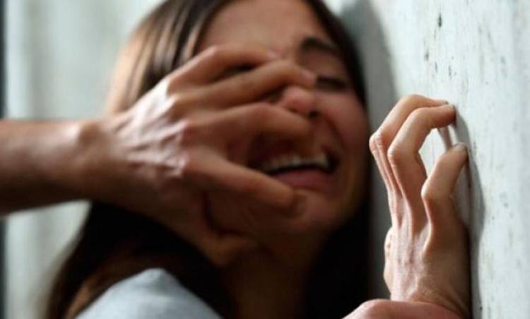 MANKENLİK VAADİYLE ÇIPLAK ŞANTAJ