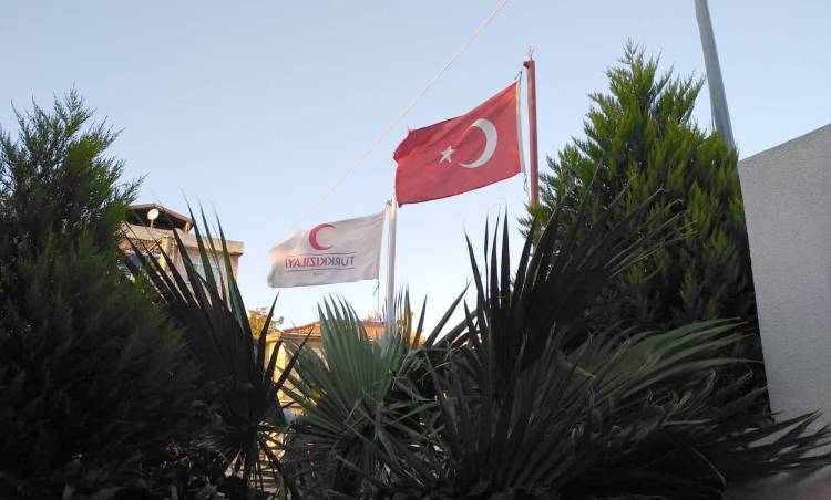 Sahipsiz Kalan Kızılay'dan Bayrağa Saygısızlık