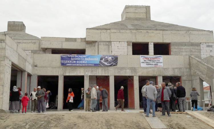 Şarköy'de Hijyenik Olmayan İnşaatta Aşüre Dağıtıldı