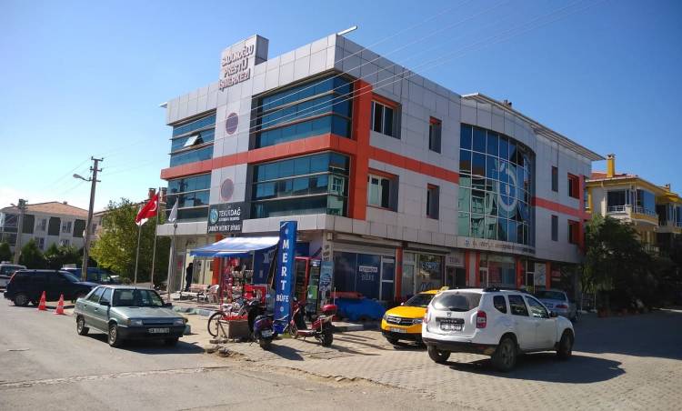 TESKİ SALTANAT BİNASI ARIYOR