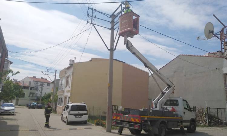 TREDAŞ yanmayan sokak lambalarını yeniliyor