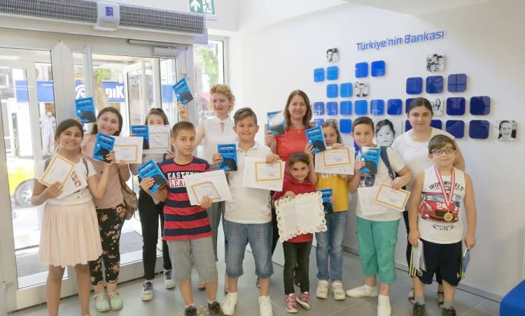 Türkiye İş Bankası’ndan  “Karneni Göster, Kitabını Al” 