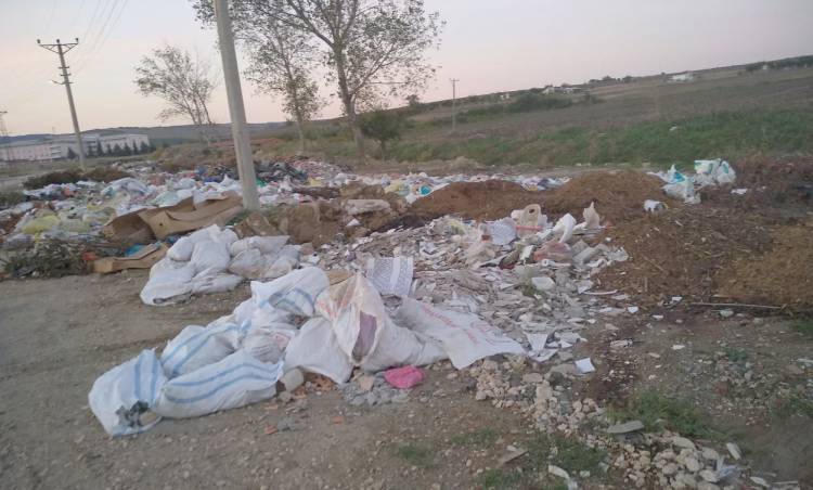 Yurt Yolunu Çöplük Yaptılar