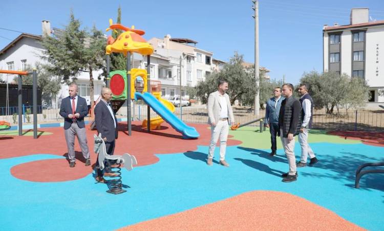 Başkan VAR “Kentimizde bulunan tüm parklarda oyun gruplarının bakım ve onarım çalışmalarına büyük önem veriyoruz”.