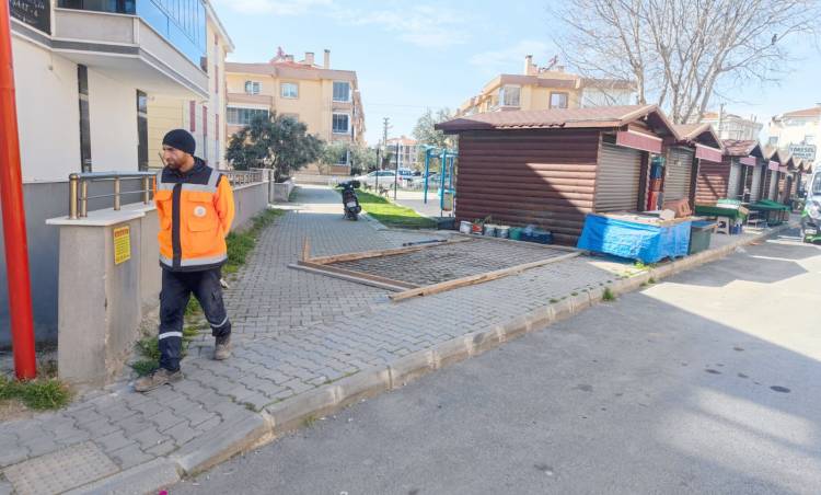 BELEDİYE VATANDAŞI KAÇAK YAPI YAPIYOR DİYE DURDURURKEN  VATANDAŞ BELEDİYEYİ KAÇAK YAPI YAPARKEN DURDURDU