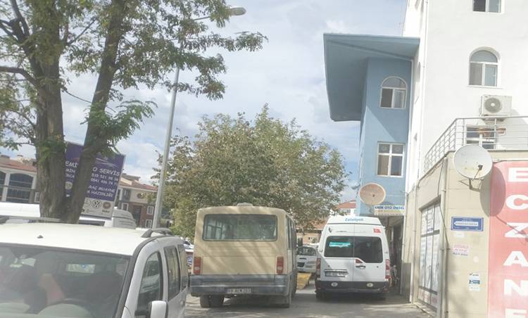Camiye yakışmıyor:  İbadethane mi, ticarethane mi?
