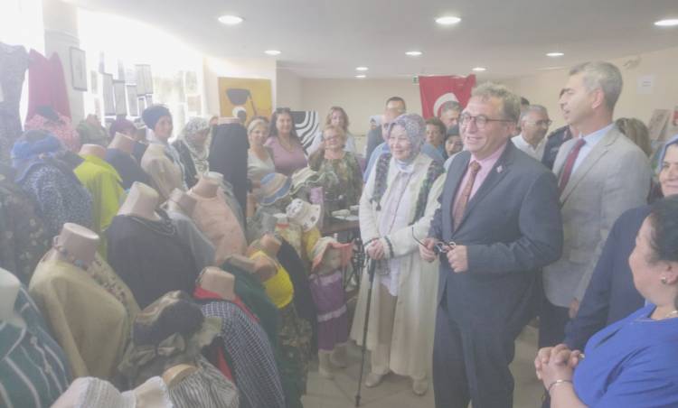Hayat Boyu Öğrenme Haftası kapsamında yıl sonu sergisi açıldı