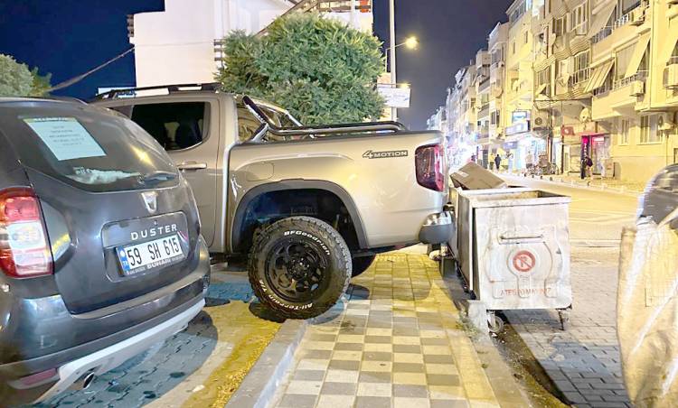 Kaldırımlar İşgal Altında! Yürüyecek Yol Yok!