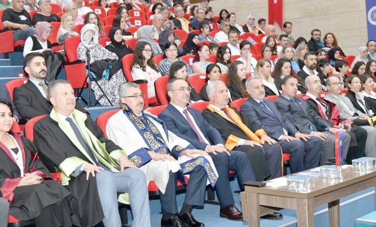 NKÜ’de 2023-2024 Akademik Yılı  Mezuniyet Töreni gerçekleştirildi