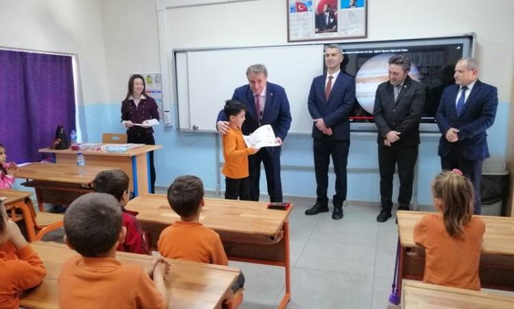 ÖĞRENCİLERİN KARNE  HEYECANINA ORTAK OLDULAR