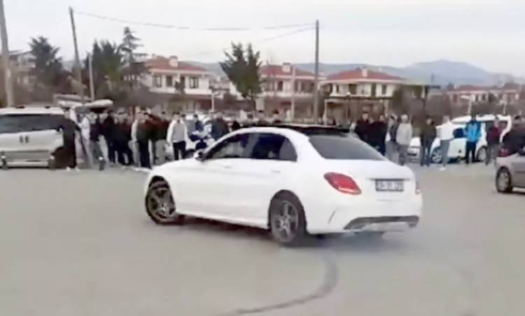 Otomobille drift yapan ehliyetsiz sürücüye 84 bin lira ceza