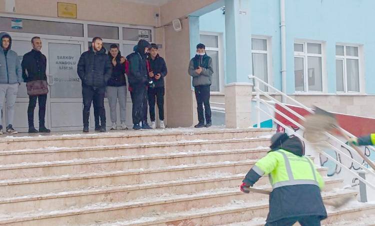 ŞARKÖY BELEDİYESİ'NİN KAR MESAİSİ