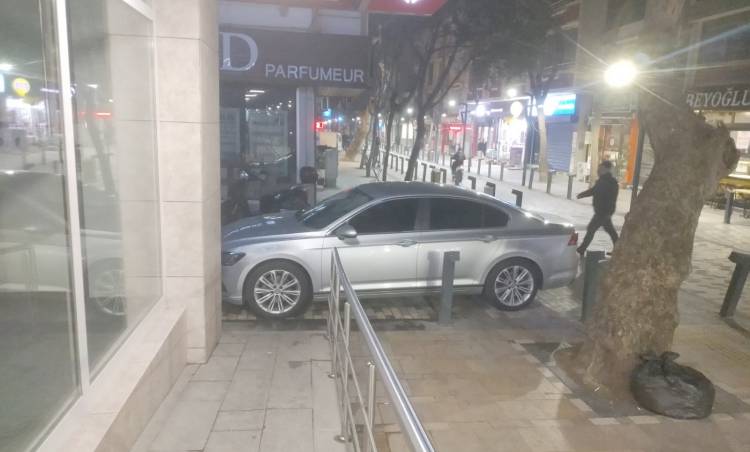 Şarköy'de Engelli Rampasına Park Eden Araçlar Tepki Topluyor