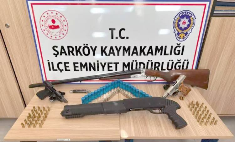 Şarköy’de evlerinde silah bulunan 3 şüpheli gözaltında