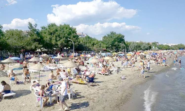 Şarköy'de Marketlerde Raflar ve Reyonlar Boşaldı